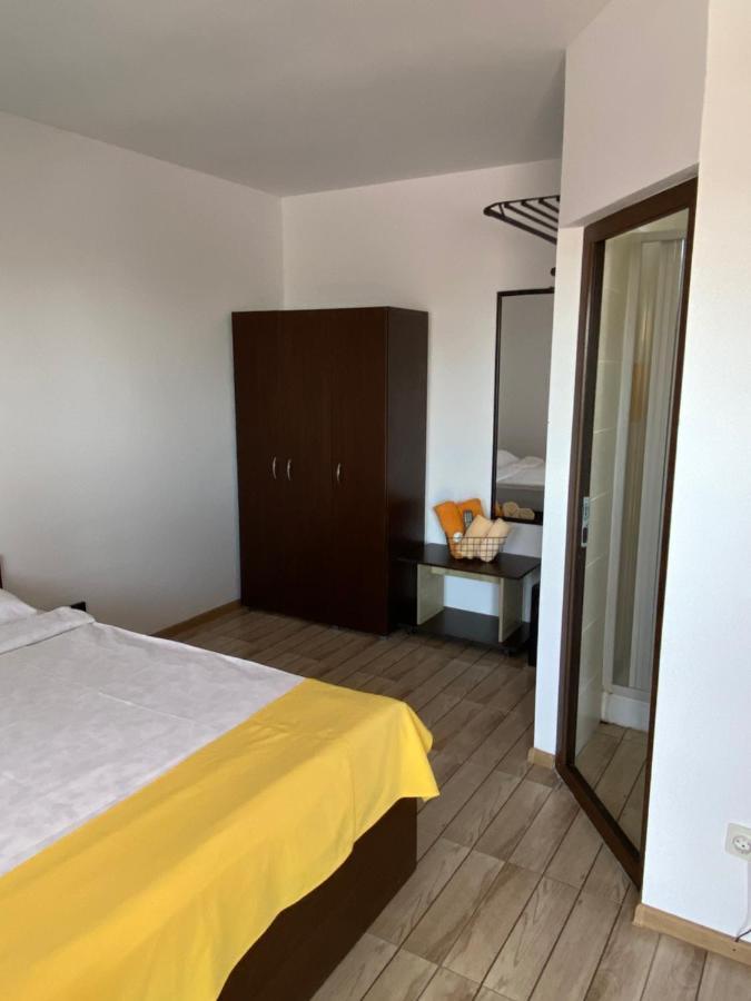 Casa De La Corbu Hotel Corbu  Buitenkant foto